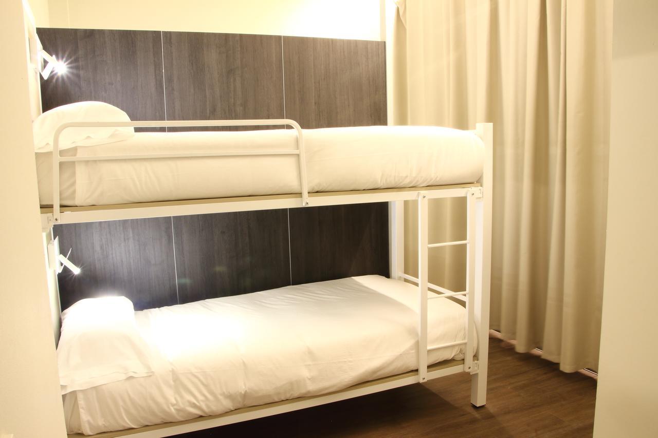 Poshtel Bilbao - Premium Hostel Exterior photo