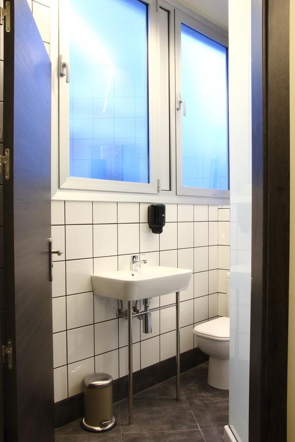 Poshtel Bilbao - Premium Hostel Exterior photo