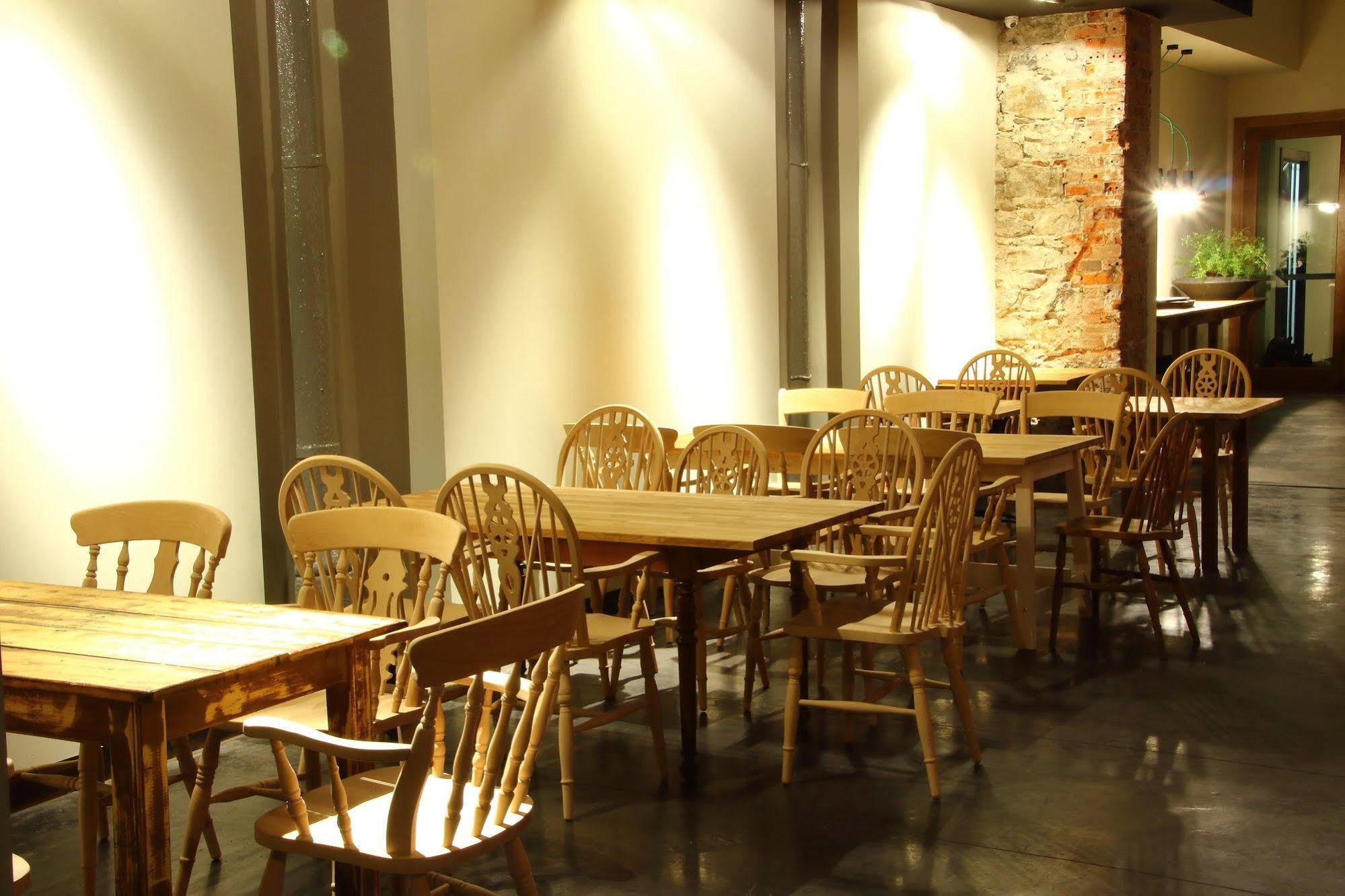 Poshtel Bilbao - Premium Hostel Exterior photo