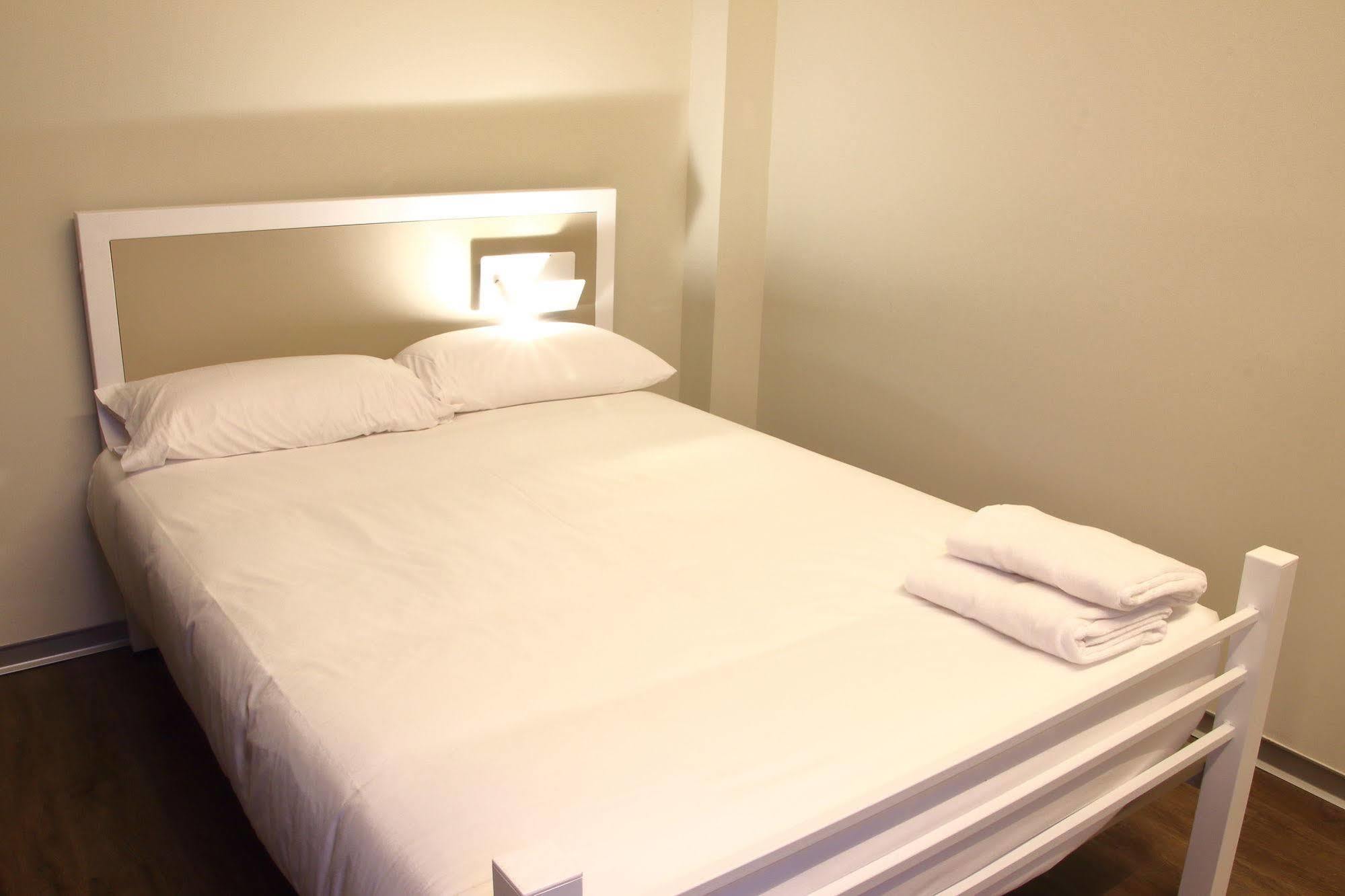 Poshtel Bilbao - Premium Hostel Exterior photo
