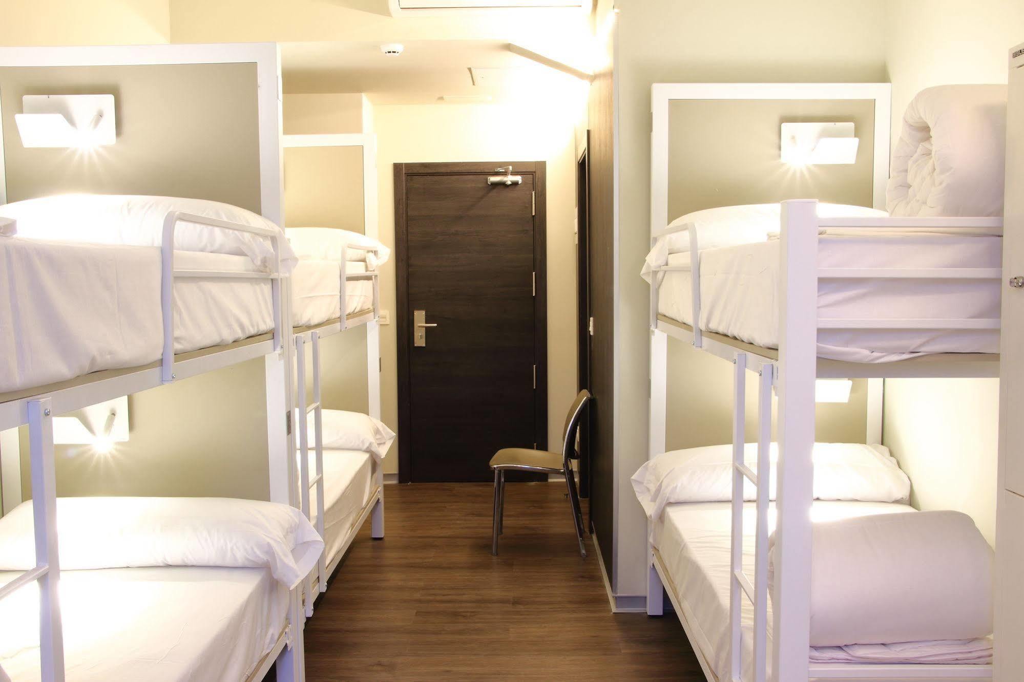 Poshtel Bilbao - Premium Hostel Exterior photo
