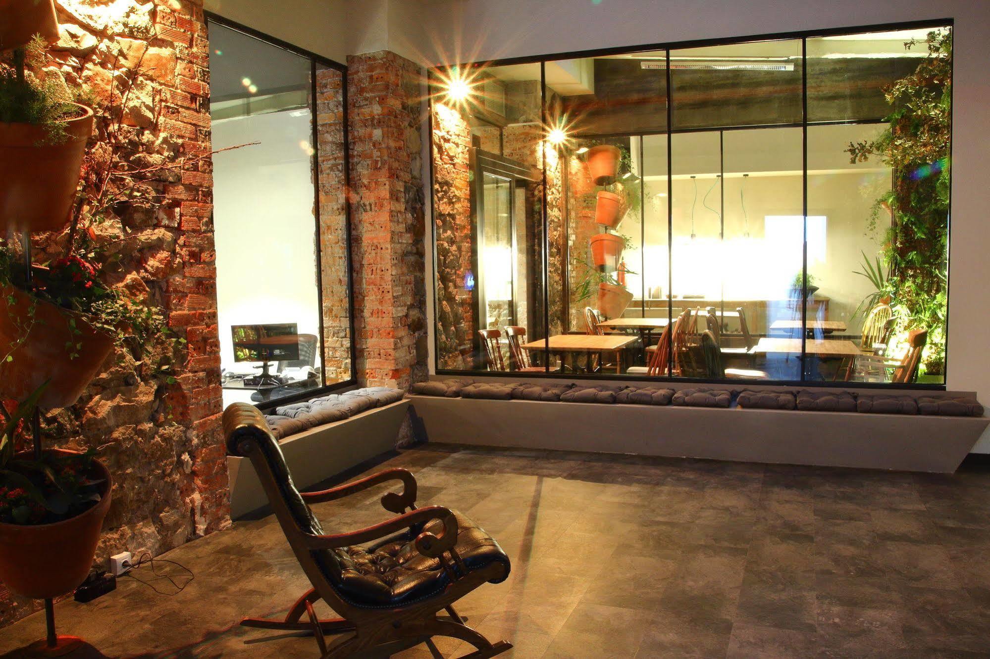 Poshtel Bilbao - Premium Hostel Exterior photo